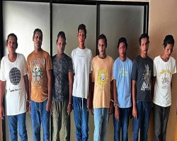 স্ত্রী-সন্তান আছে, তাও তারা হিজড়া
